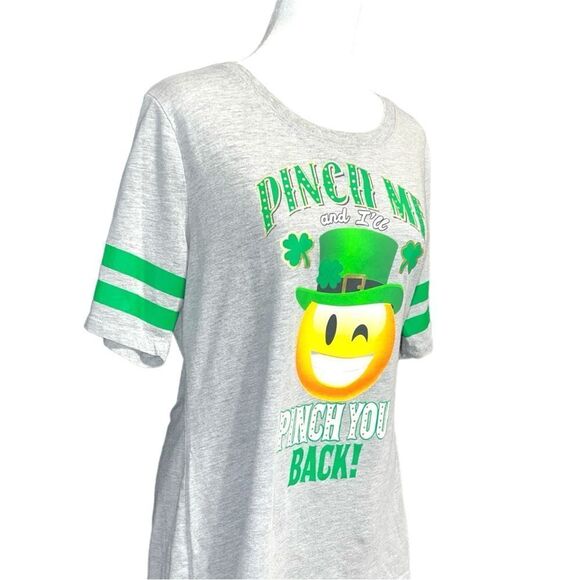 No brand cute gray and green st. Patty’s day tee. New - Picture 2 of 6